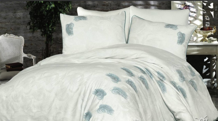 Постільна білизна з вишивкою Belissa Feathers  крем/сірий