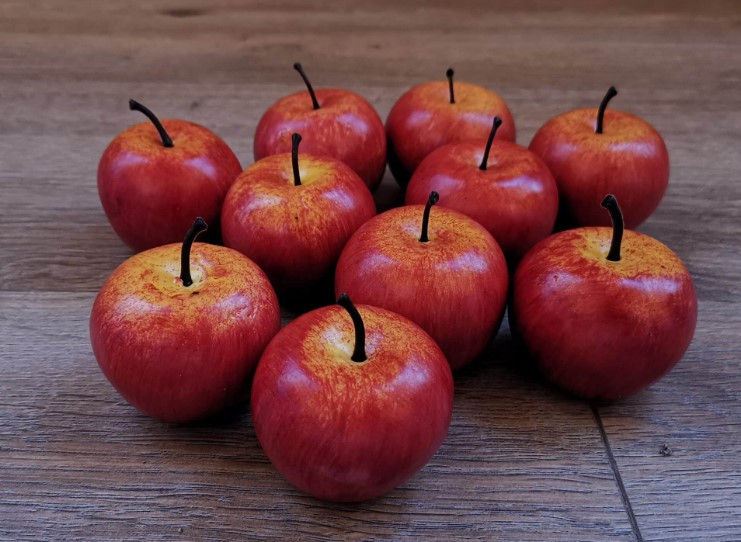 Яблуко червоне, d-4